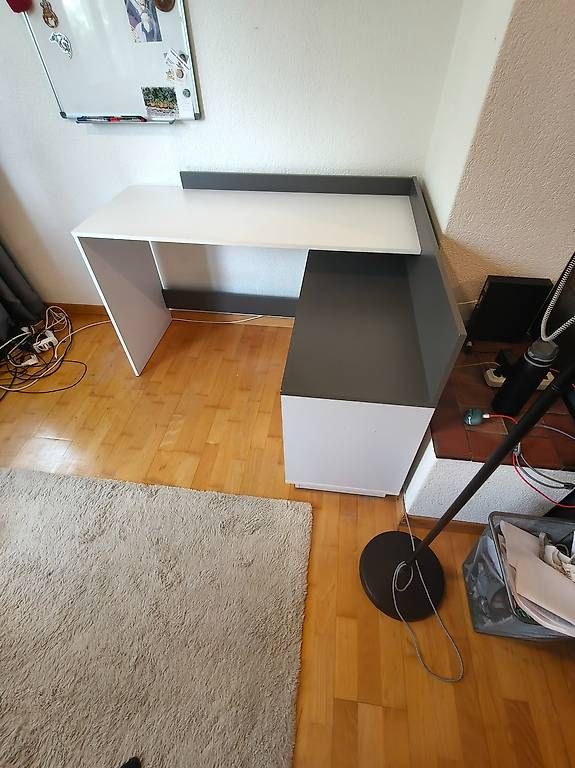 Ikea Scrivanie: Bureau d'angle / Eckschreibtisch – Usato da Bern venduto da pierreantoineblanc 2