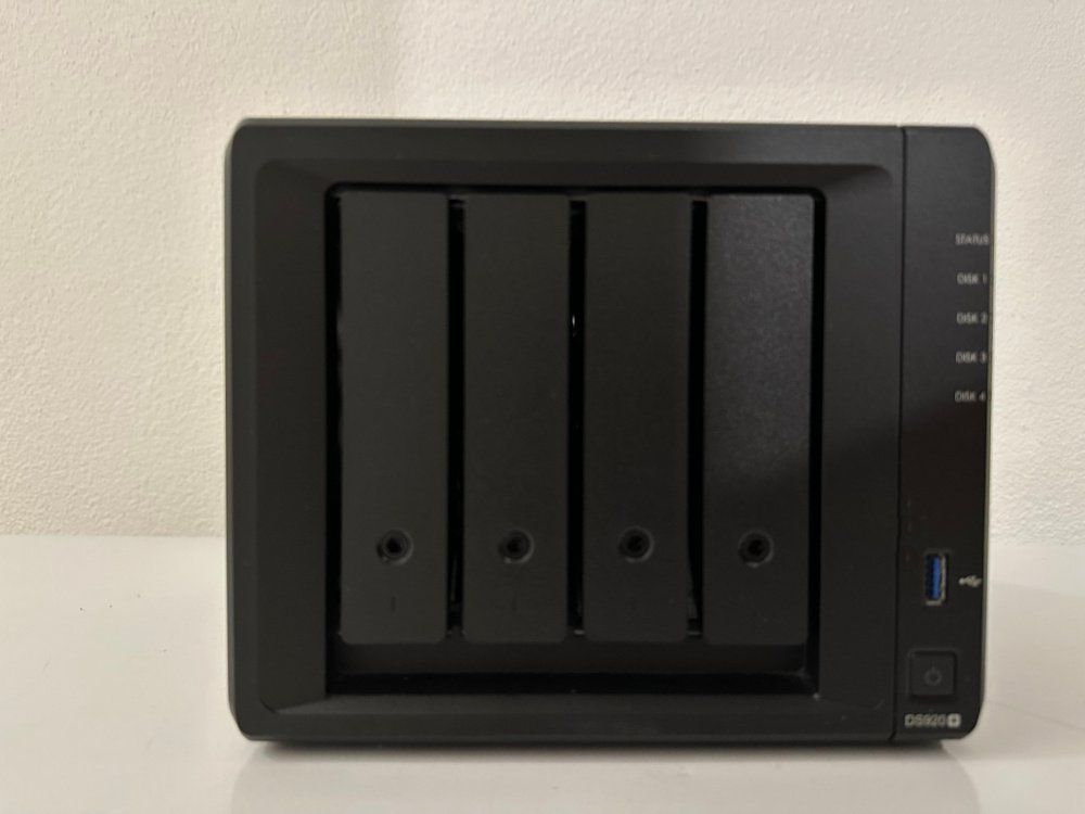 Synology Server: Synology DiskStation DS920+ | 32 TB | RAM & SSD upgrade – Gebraucht aus Locarno von  3