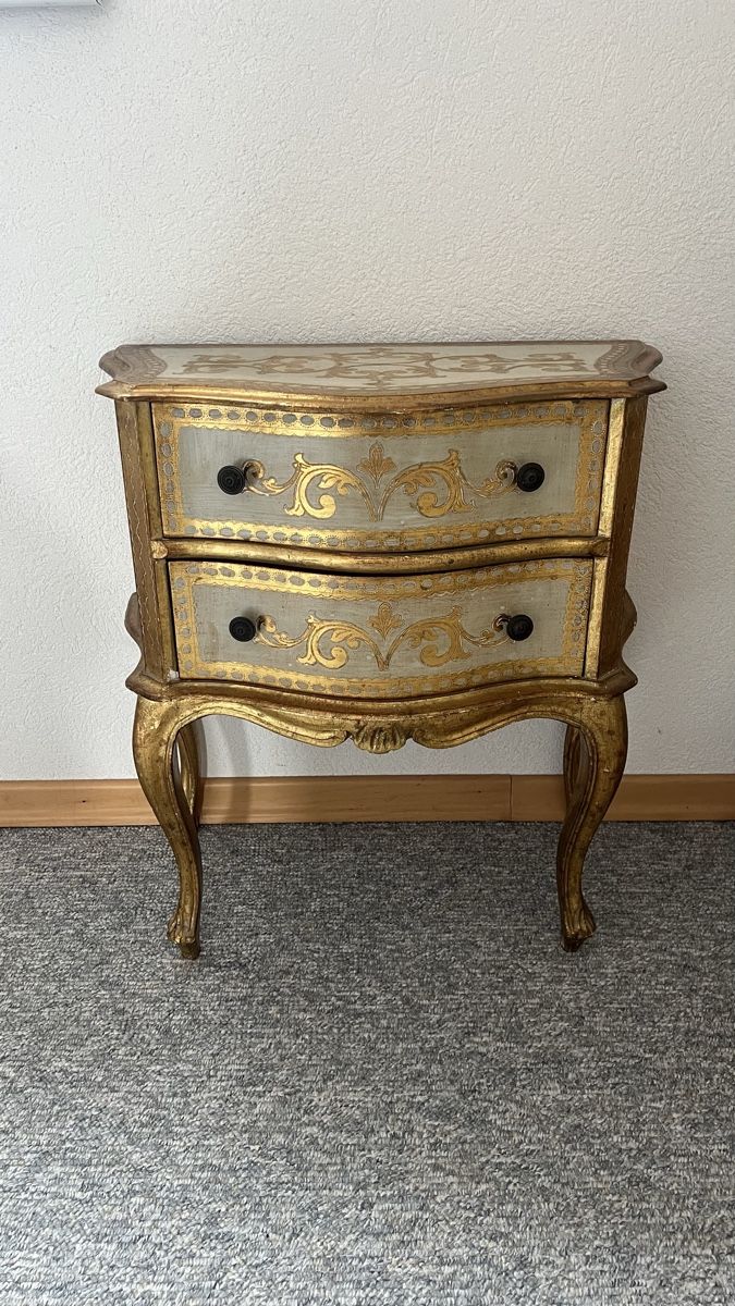 Cassettiere: Luxus Florentiner Holzkommode – Usato da Bretzwil venduto da .Schoggi.