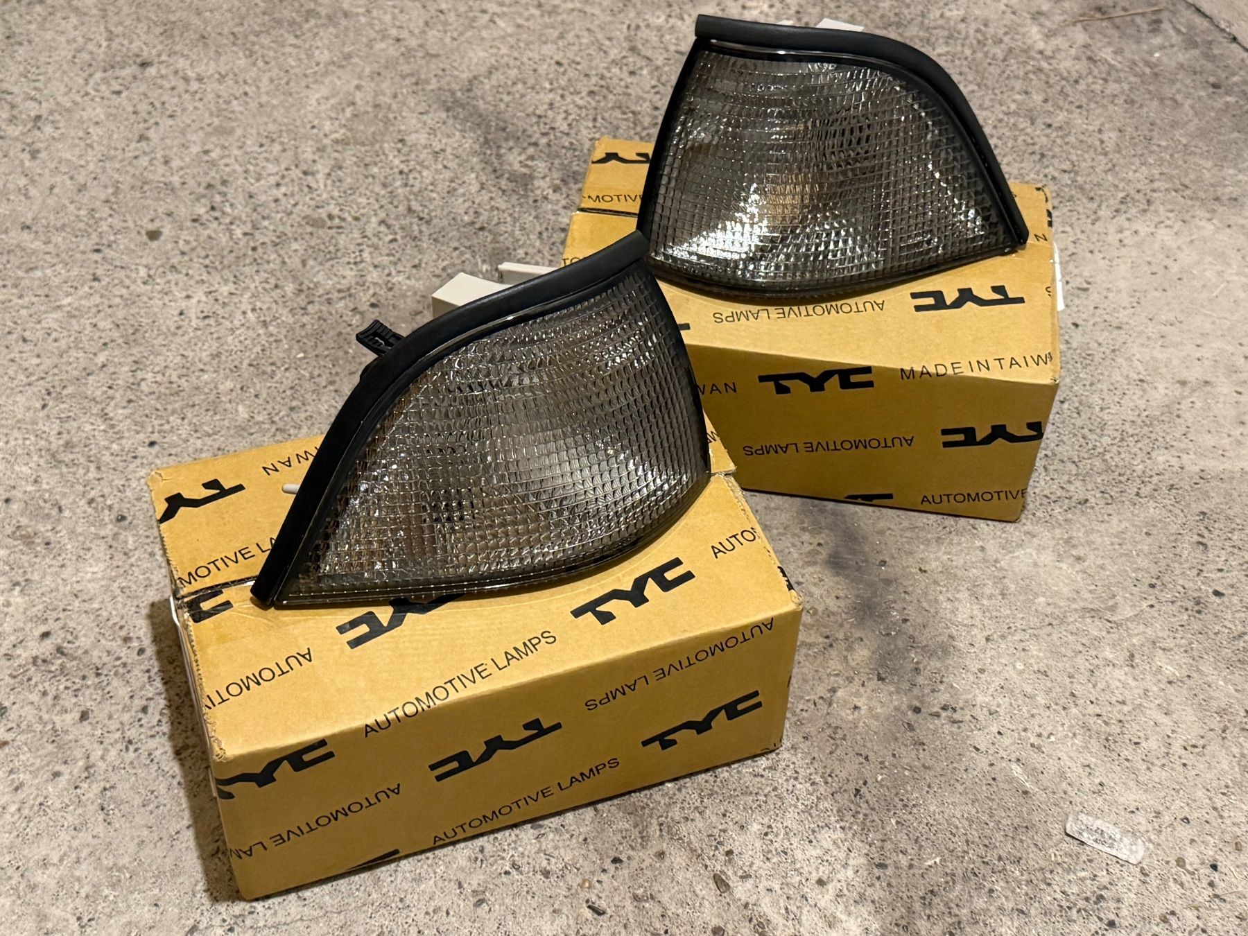 BMW Tutti pezzi di ricambio auto: BMW E36 Blinker Weiss – Nuovo e nell'imballaggio originale da Bülach venduto da Meti2023