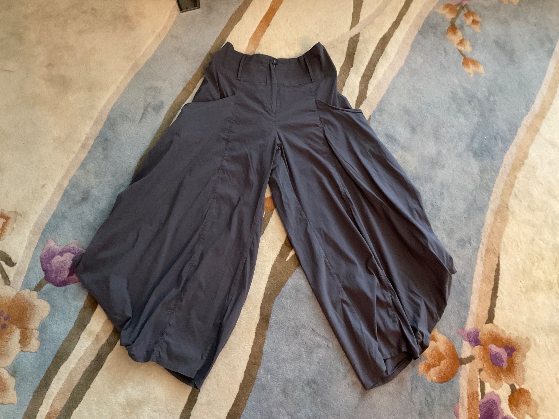 Pantaloni: Pantalon taille haute ample gris taille unique TAKE IT EASY – Usato da Genève venduto da Mazelyne 1