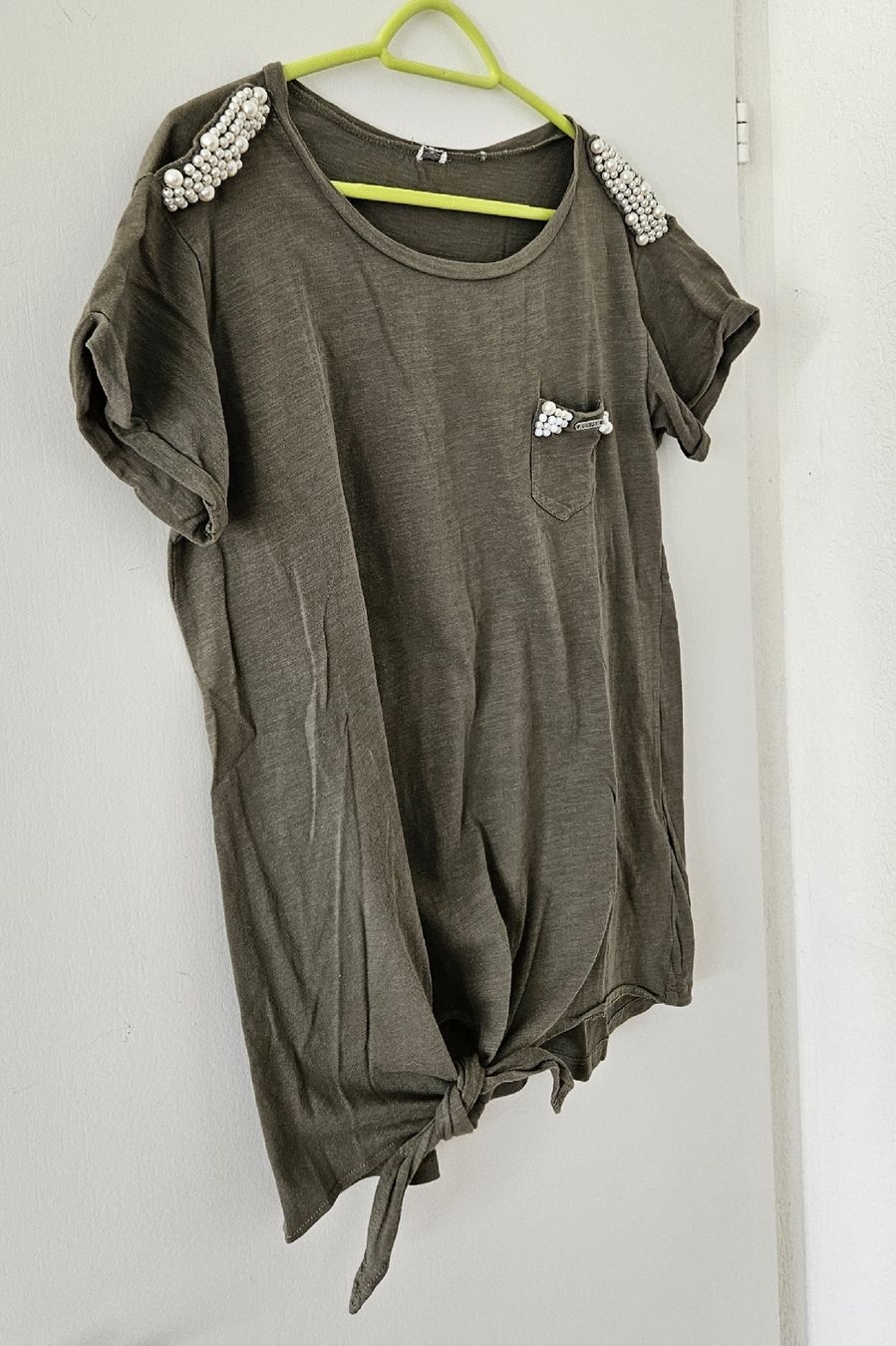 Guess T-shirt: Shirt Gr. 40 - Guess - Spendenaktion – Usato da Unterkulm venduto da Beljasch 1