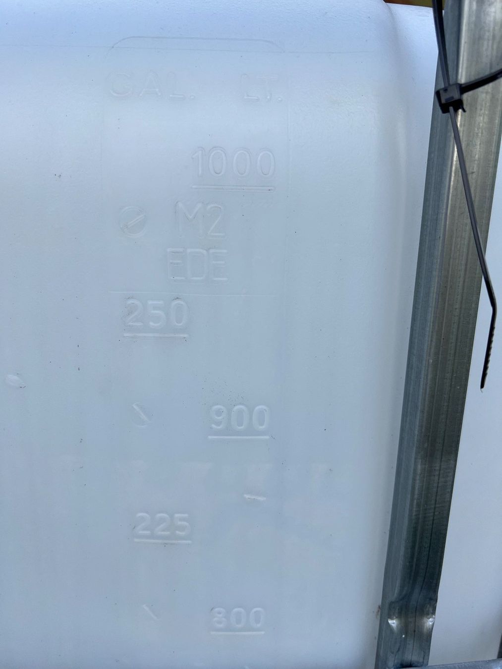Abbeveratoi e trogoli: Wassertank mit 1000 Liter – Usato da Menziken venduto da alenka01 2