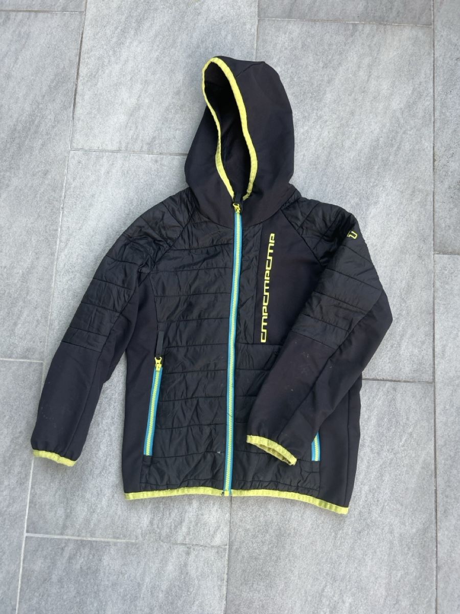 CMP Jacken & Mäntel: CMP Jacke Grösse 116 schwarz mit Kapuze – Gebraucht aus Eschenbach SG von bushika