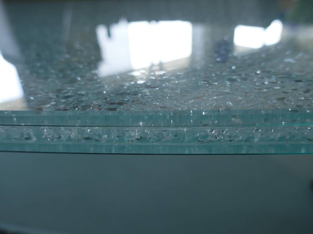 Tables: Wohnzimmer Glastisch - Chrasch -Glas – D'occasion à Leissigen par kph811 2