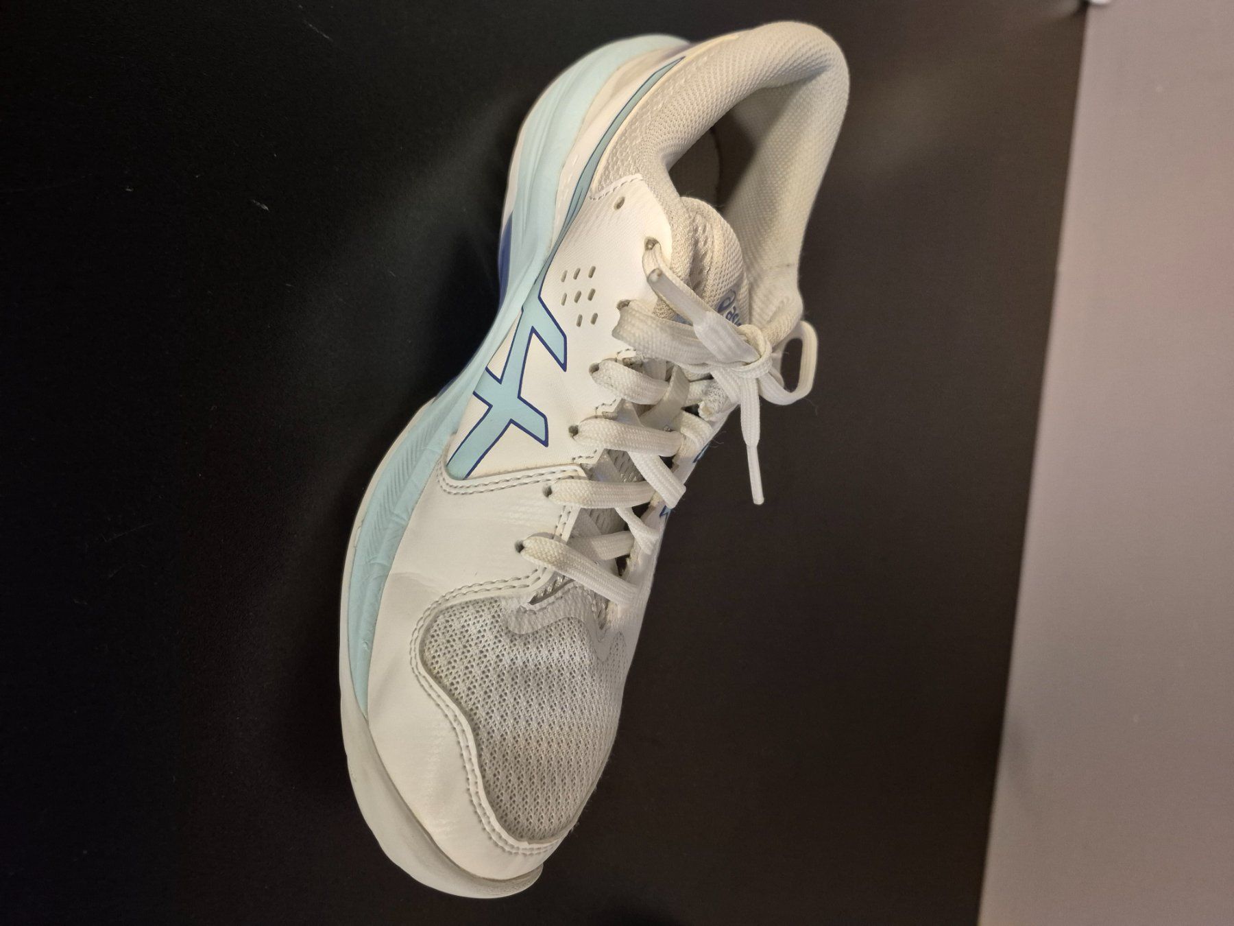 Asics Chaussures femmes: Asics Hallenturnschuhe Gr. 37.5 – D'occasion à Dozwil par C.Stadler 4