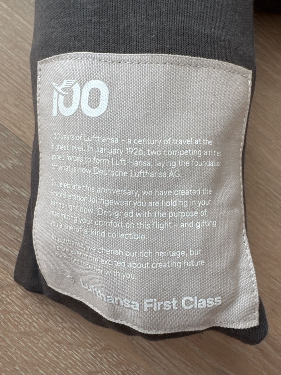 Pyjamas: Loungewear von Lufthansa First Class Grösse M – Neuf avec emballage d'origine à Birmensdorf ZH par Orion999 2