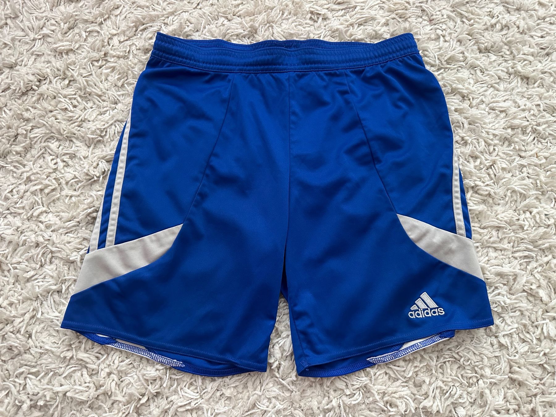 Adidas Hosen: Adidas Shorts Gr.152 – Gebraucht aus Bern von BrandVilla