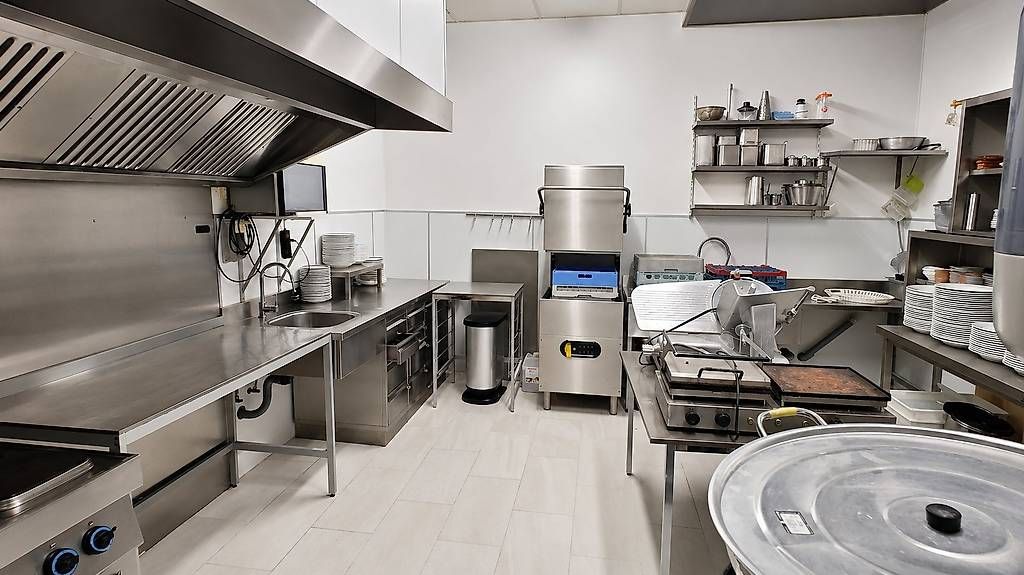 Altro per Ufficio & Commercio: Lot restaurant complet à débarrasser rapidement – Usato da Biel venduto da ala_w92r 2