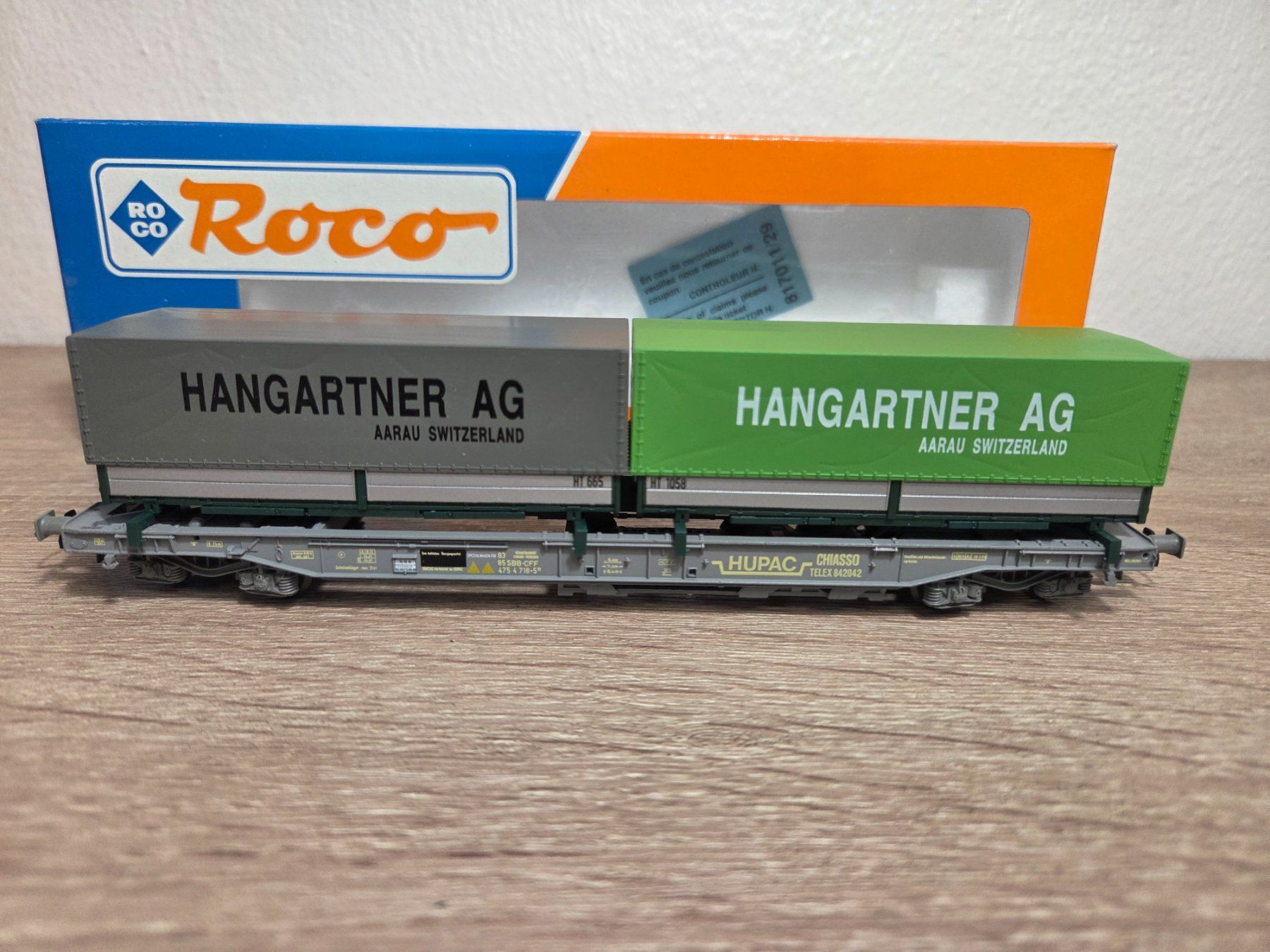 Roco Modellini di ferrovie: Roco 46369 Containerwagen HUPAC SBB H0 – Nuovo e nell'imballaggio originale da St-Aubin-Sauges venduto da Lo_Go