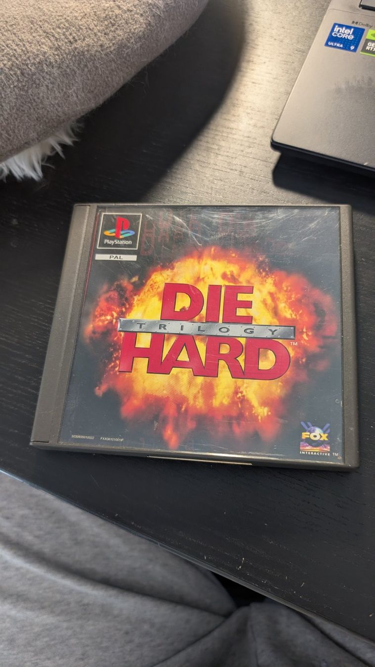Giochi: Die Hard Trilogy – Usato da St-Cergue venduto da Stekuff73