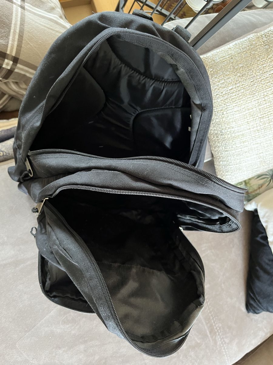 Eastpak Zaini: Sac à dos grande capacité Eastpak noir 3 compartiments – Usato da Genève venduto da Libellule477 3