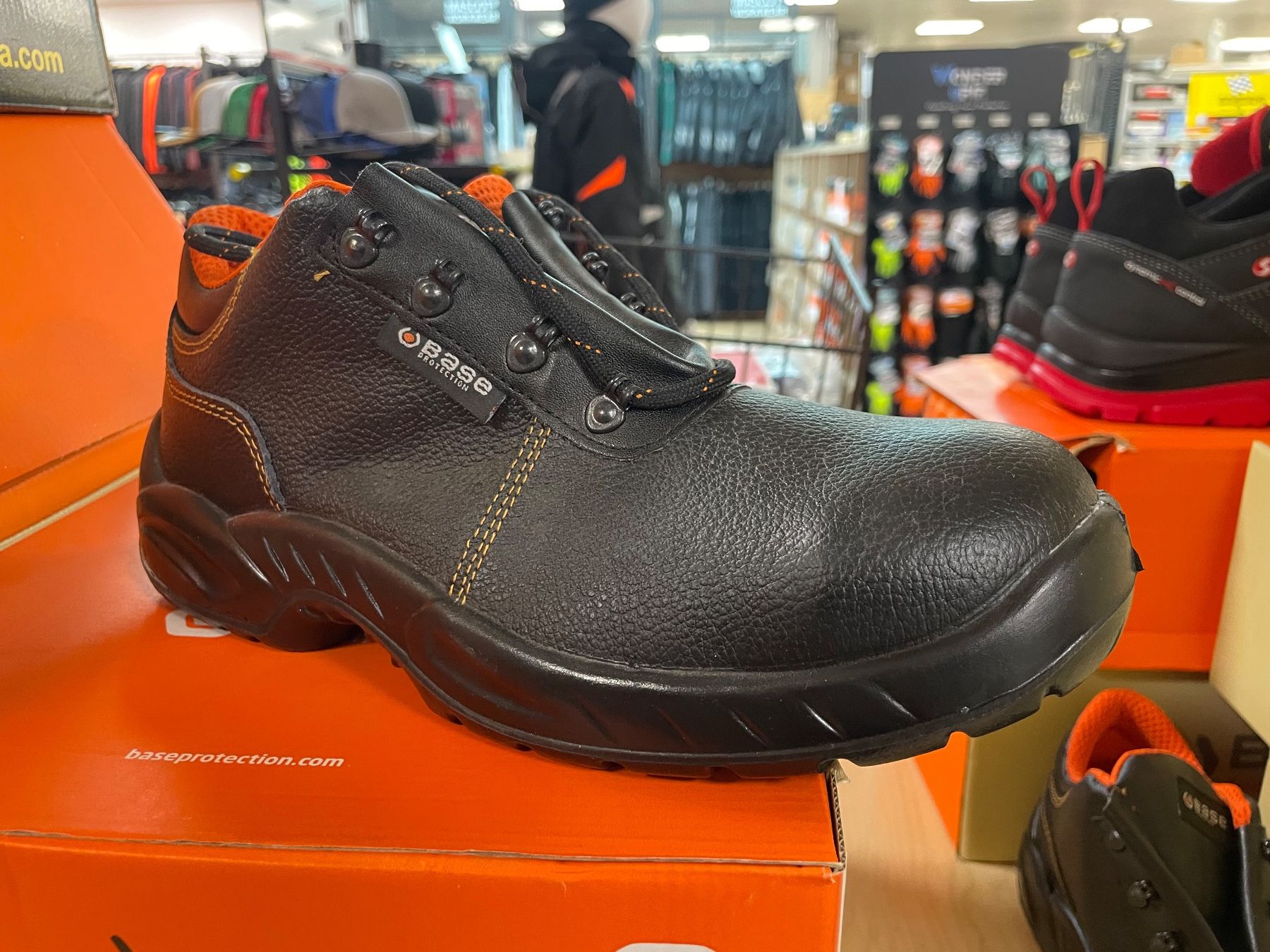 Scarpe da uomo: Chaussures de sécurité Base Termini B0153, Taille 42, Neuves – Nuovo (secondo la descrizione) da Satigny venduto da SP-Industriel