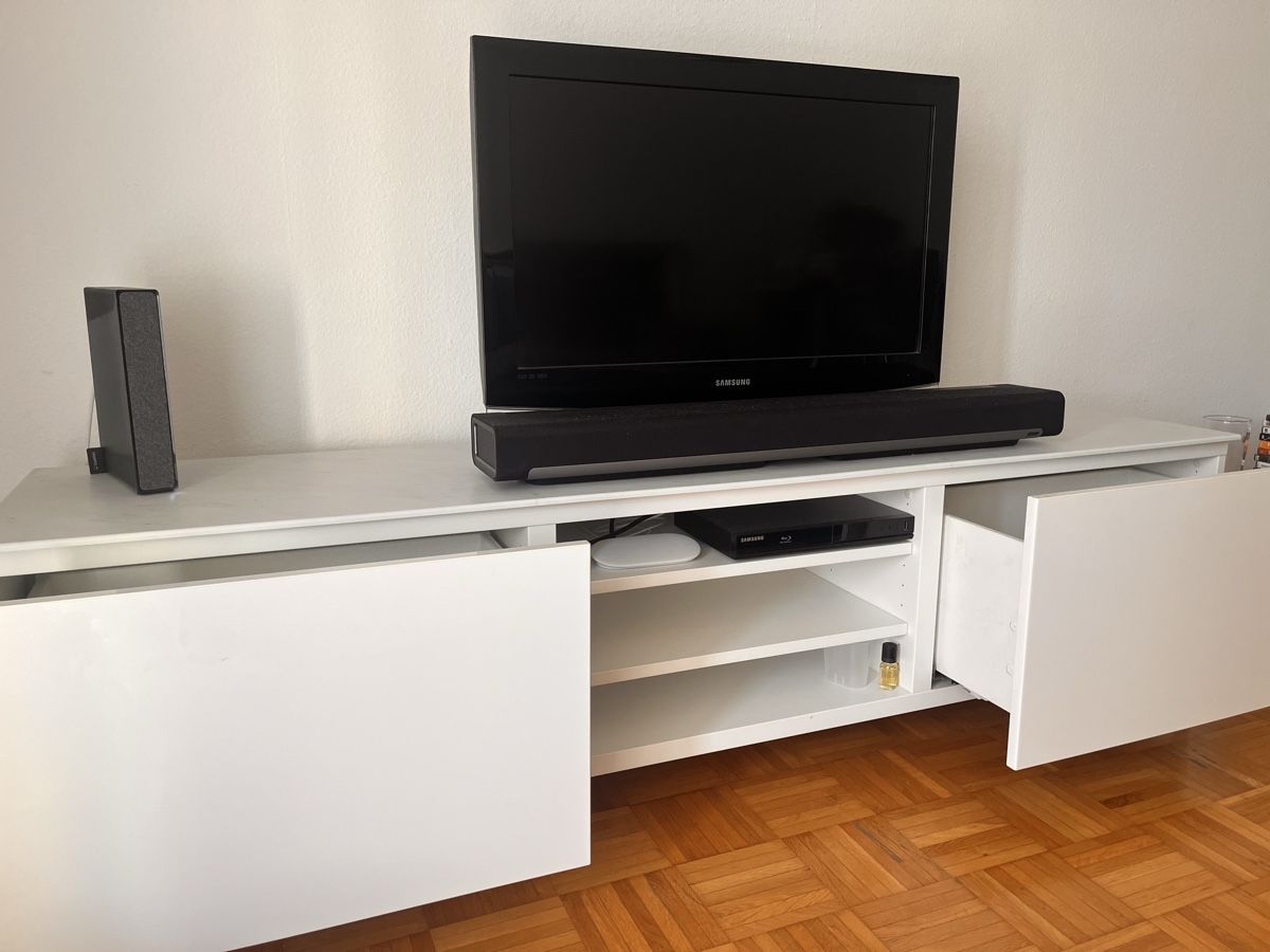 Ikea Mobili TV: Fernsehmöbel / Sideboard / TV-Möbel – Usato da Zürich venduto da pasx 1