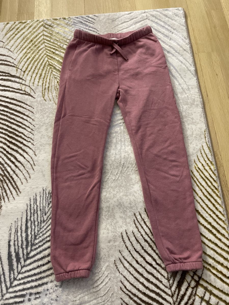H&M Pantaloni: Rosa-Lachsfarbene Jogginghose – Usato da Rüfenacht BE venduto da Edinas_shop