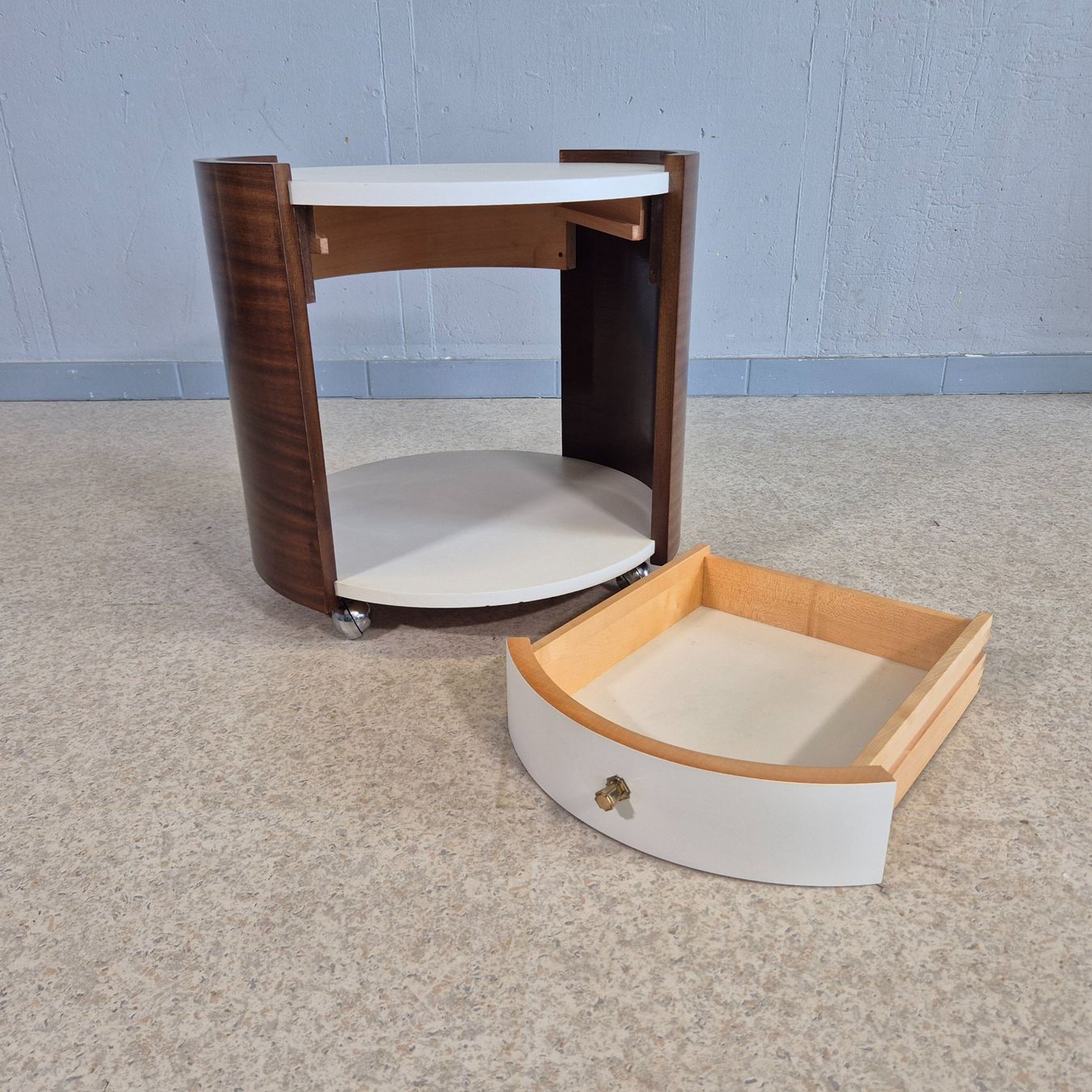 Tavoli: Rundmöbel Trolley Couchtisch Korpus Holz Rollmöbel – Usato da Nottwil venduto da Wondewa-Shop 4