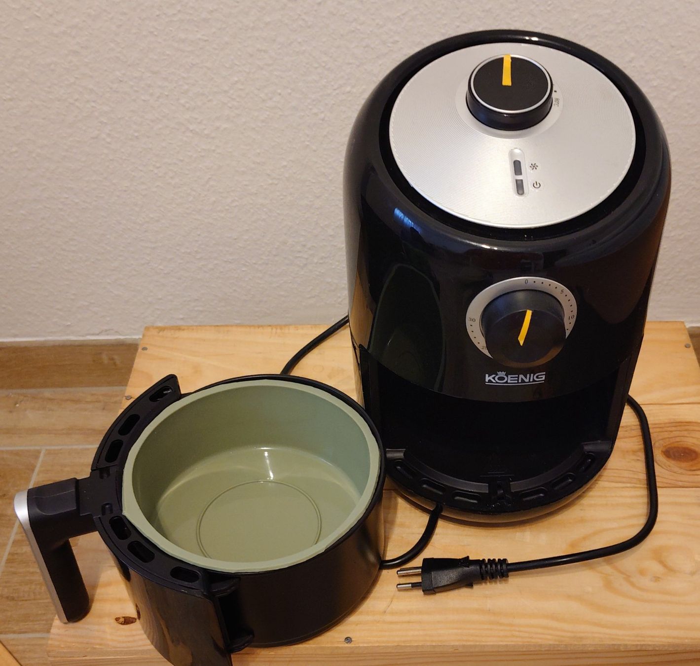 Küchengeräte: Koenig Mini Heissluftfriteuse 1L mit Silikonschale – Gebraucht aus Allschwil von Swisstoybox 1