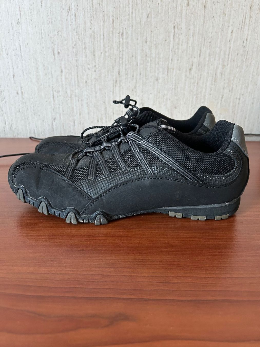 Scarpe da uomo: Schwarze Herren Schuhe, Grösse 42 – Usato da Möhlin venduto da Hanibal-64