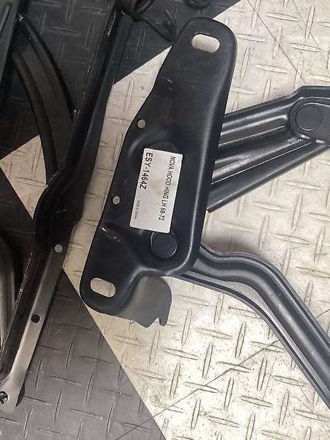 Chevrolet Tutti pezzi di ricambio auto: Neue Haubenscharniere Chevrolet 1968 – Nuovo (secondo la descrizione) da Bülach venduto da ark_mb6y 1