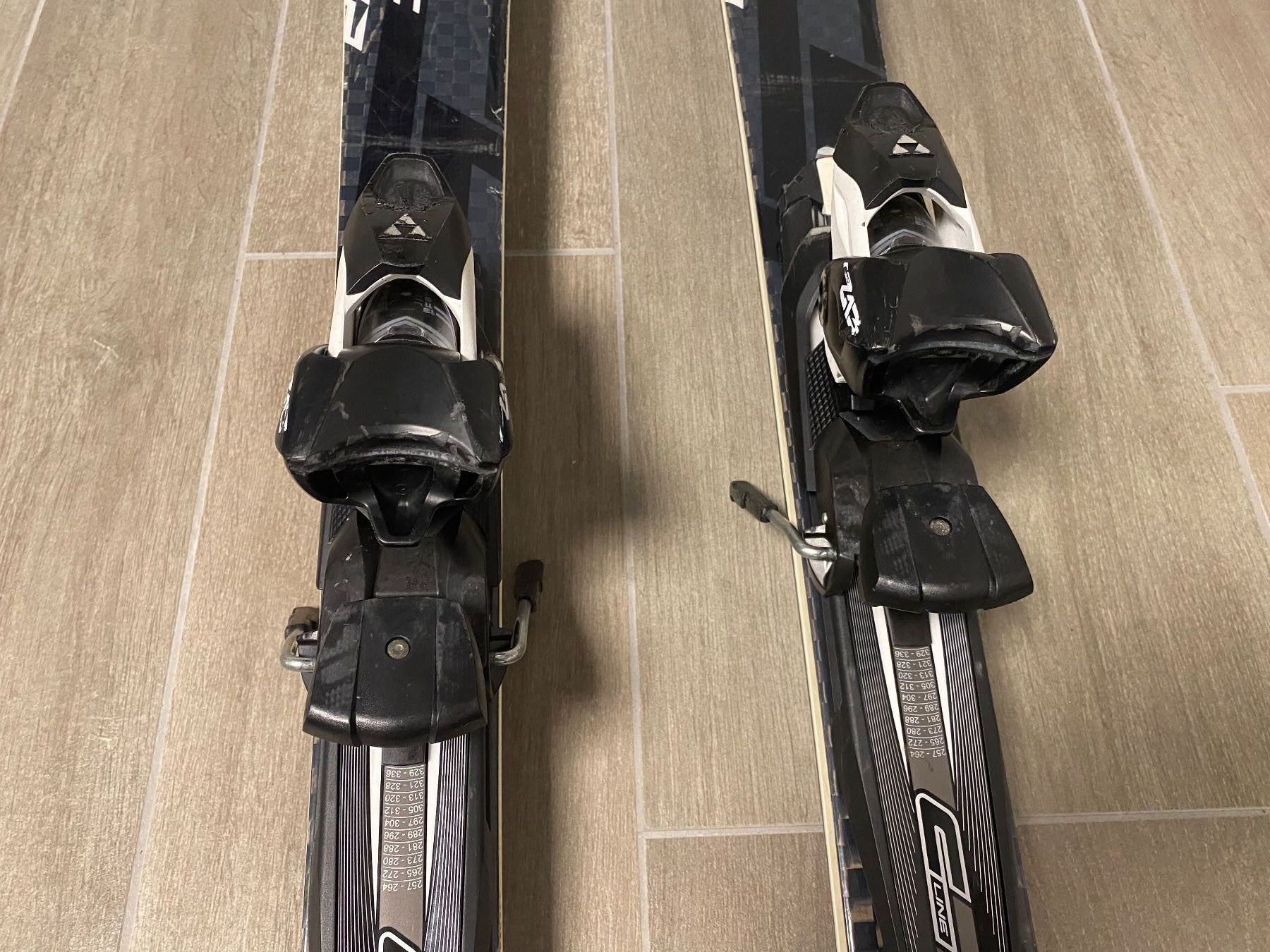 Skis d'exception Fischer RC4 Worldcup SC 170 avec Fixations