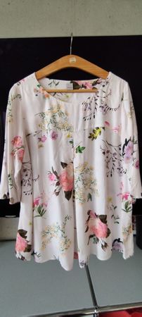 Bluse weiss Blumendruck Grösse M/L von heine, luftigleicht