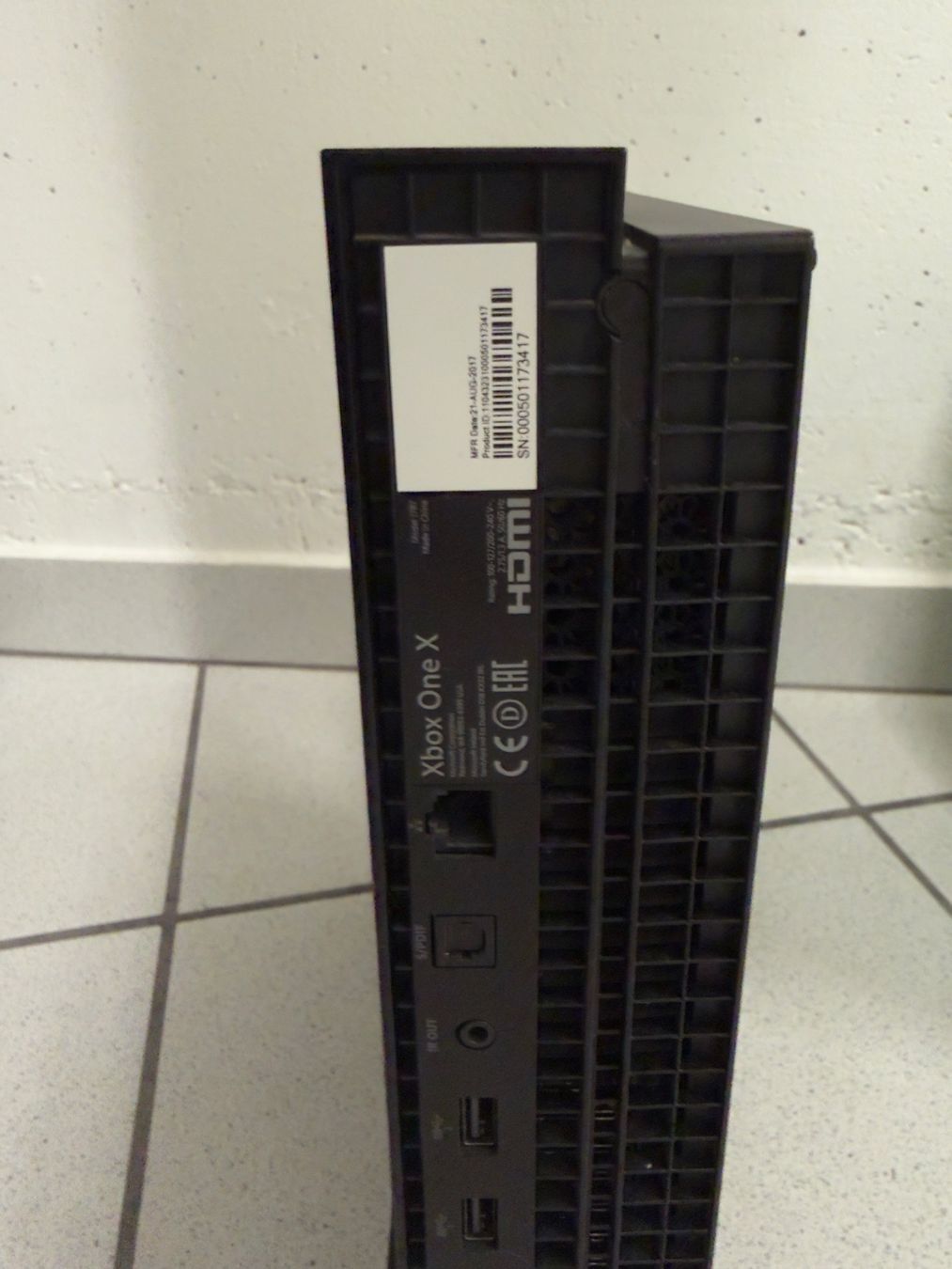 Microsoft Consoles: XBOX ONE X in gutem Zustand mit Controller – D'occasion à Losone par A.Colusso 4