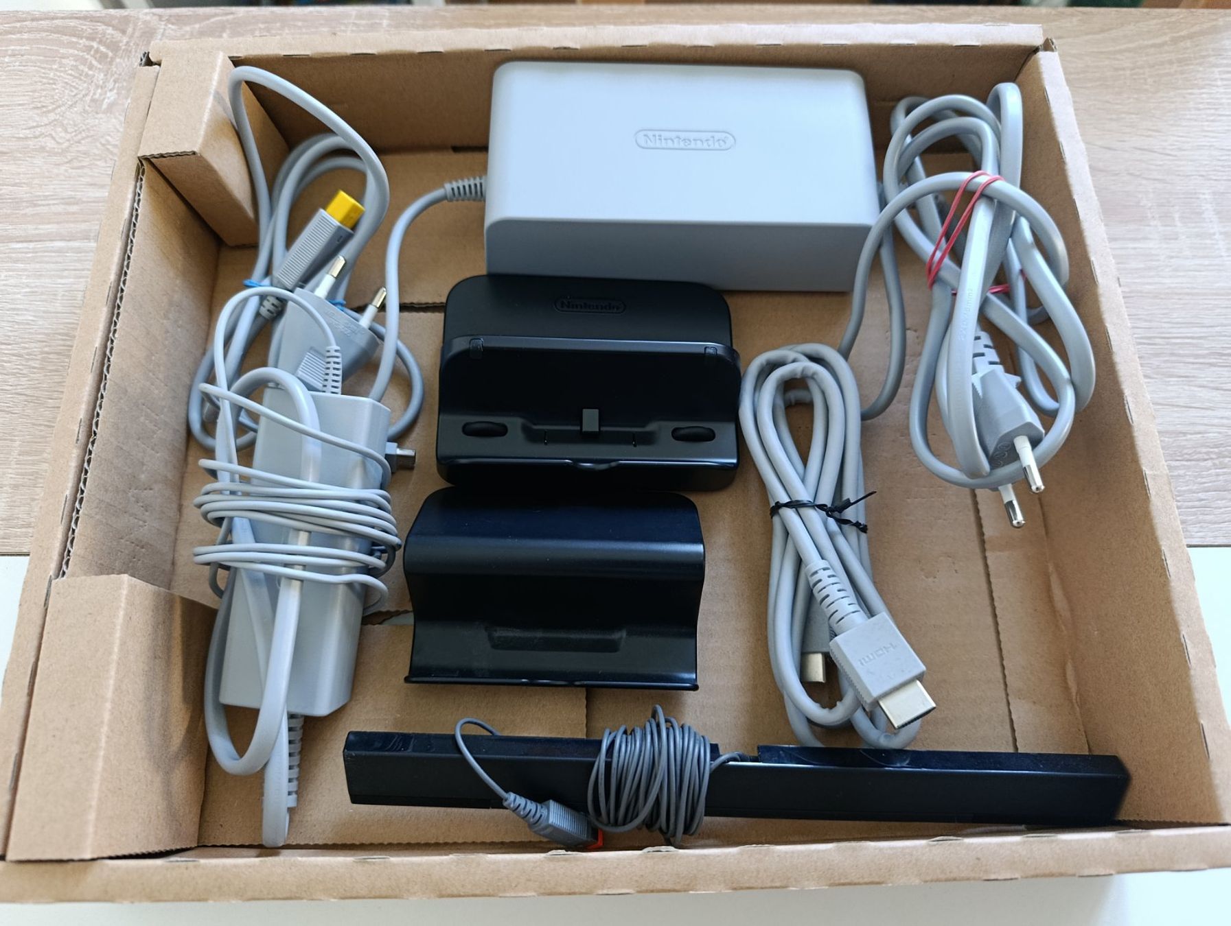 Nintendo Console: Nintendo Wii U - Mario & Luigi Premium Pack – Usato da Ostermundigen venduto da kit_dh6z 3