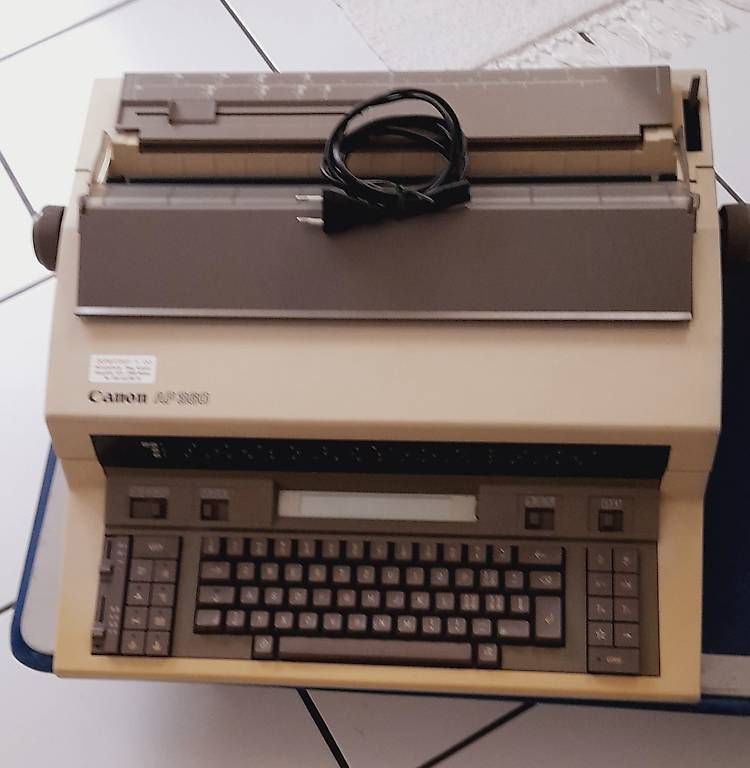 Macchine da scrivere: Vintage Schreibmaschine – Usato da Biel/Bienne venduto da ros_8r9j 1