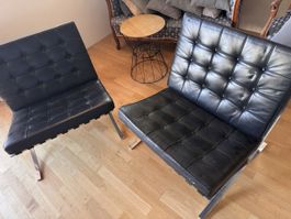 Zwei Lounge Sessel Barcelona Stil Leder schwarz