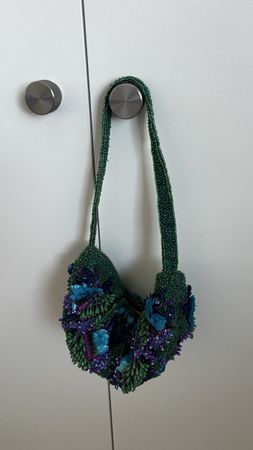 Zara Handtasche mit Perlen und Blumenmotiv
