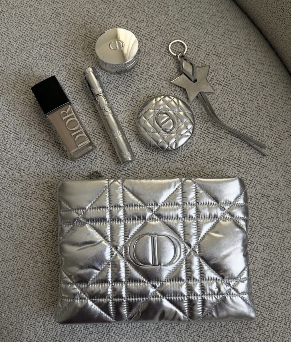 Taschen für Damen: Dior Clutch Tasche silber (Edition  – Neu und originalverpackt aus Chur von Madeys
