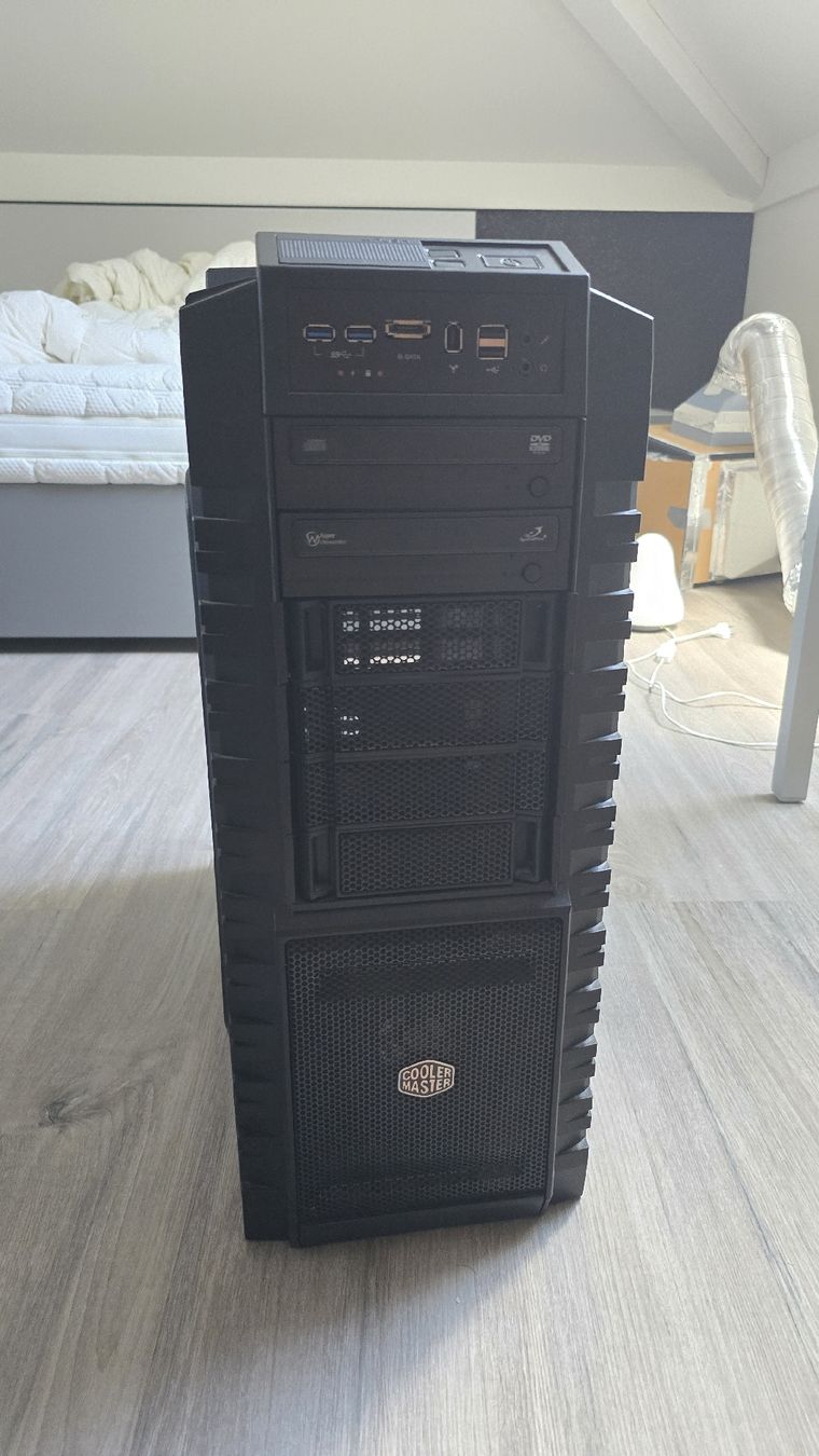 Custodie: Cooler Master Gaming PC Gehäuse Full Tower Schwarz  – Usato da Romanshorn venduto da Stystyle 1