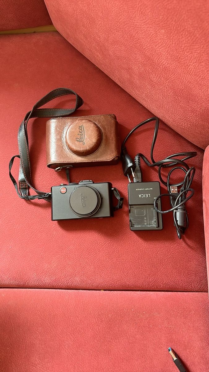 Leica Fotocamera: Leica D-Lux 5 Camera + Accessories – Usato da Zermatt venduto da katytesunshine