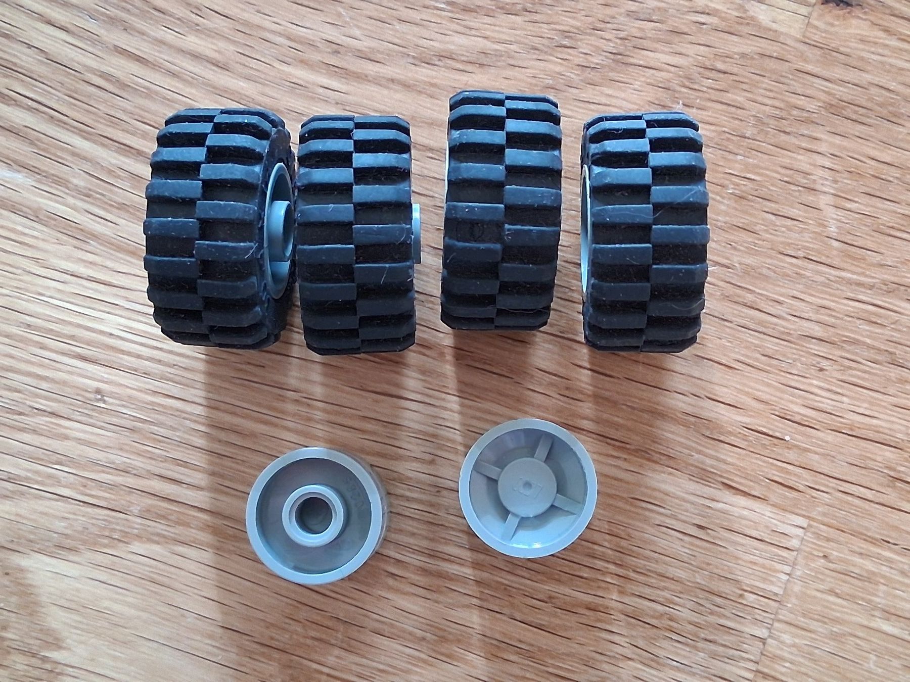 Lego Giocattoli: LEGO® Technic Räder – Usato da Thörigen venduto da Beni511