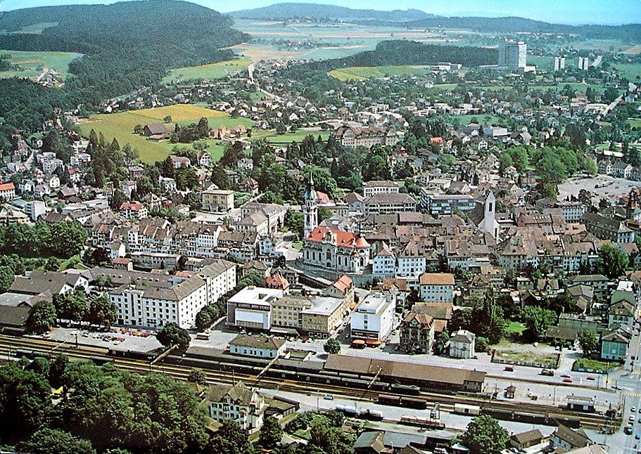 Cartes postales: FRAUENFELD Flugaufnahme - Bahnhof mit Bahn – D'occasion à Jona par philajona