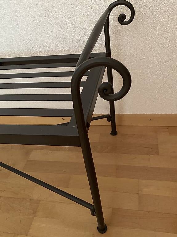 Bancs: Schöne, rustikale Eisen-Sitzbank mit Polster – D'occasion à Lüchingen par ebkaufsuche 3
