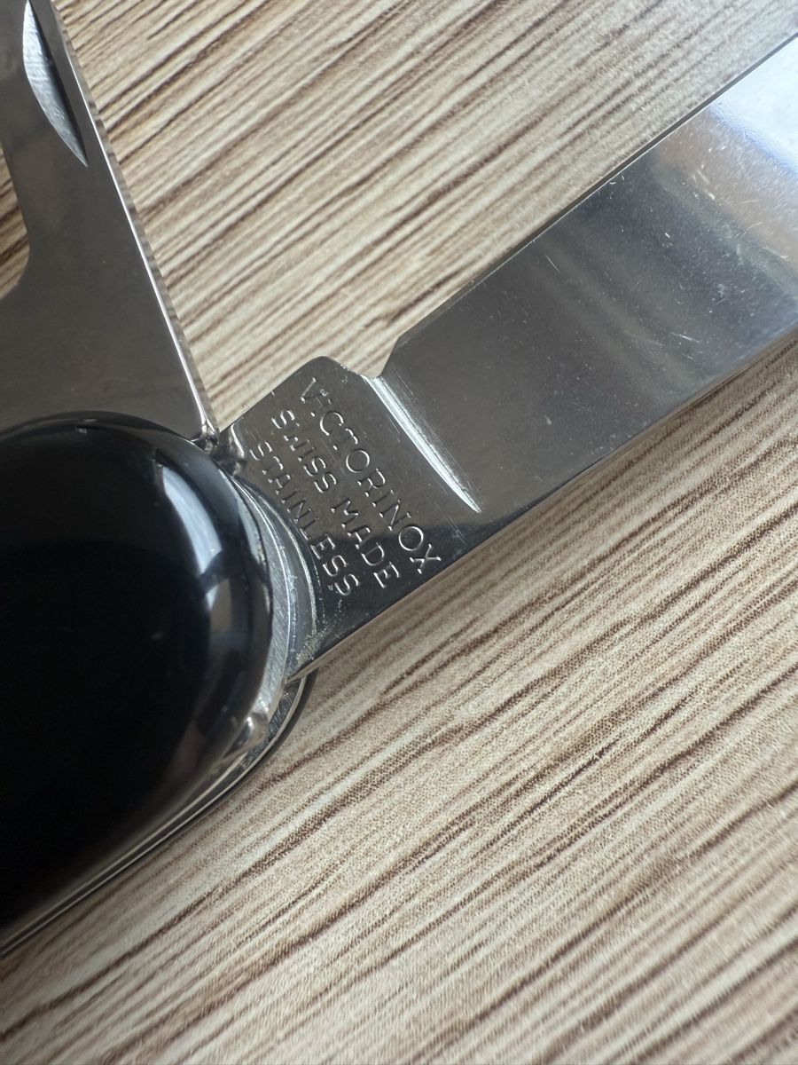 Victorinox Coltelli tascabile: Victorinox Schweizer Taschenmesser Basel Design mit Kette – Usato da Wettingen venduto da Ni_la_lo 3