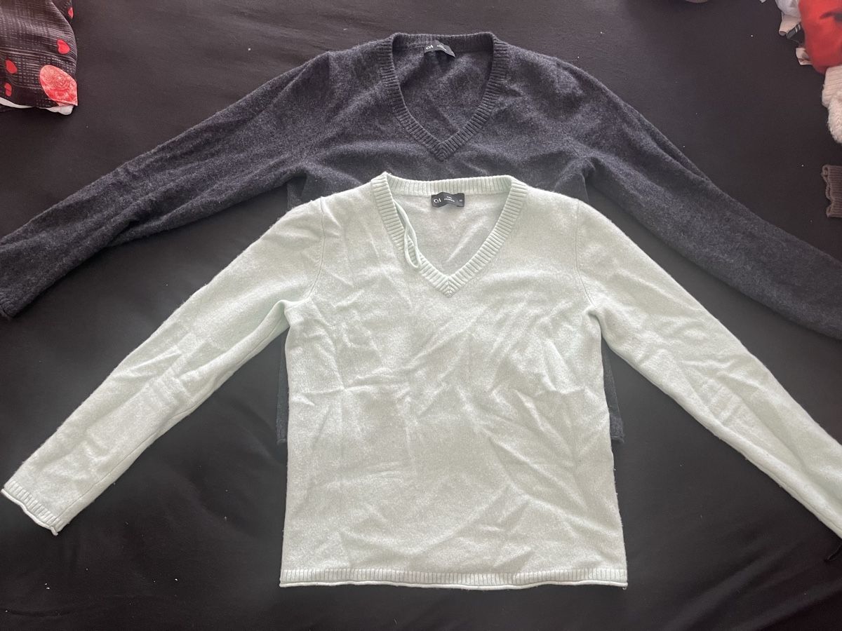 C&A Lotti di vestiti: Zwei Cashmere Damen Pullover V-Ausschnitt – Usato da Olten venduto da sae_82z2 9
