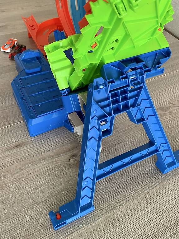 Circuits: HOT WHEELS Action 4 Loopings Crash Gefahr – D'occasion à Seewen (SZ) par manuelit0 2