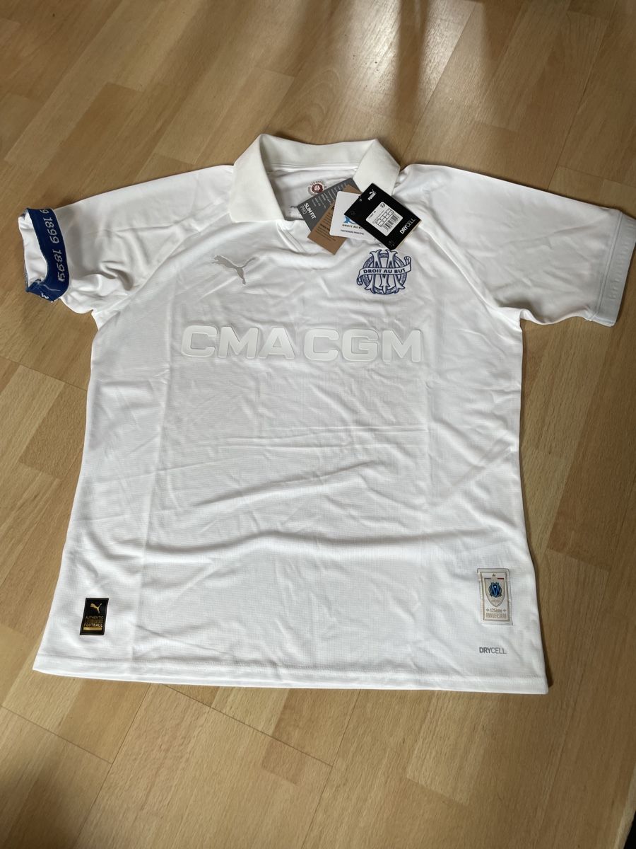 Puma Canottiere & Pantaloni: Maillot OM blanc édition limitée 125 ans – Nuovo e nell'imballaggio originale da Basel venduto da Medecardo