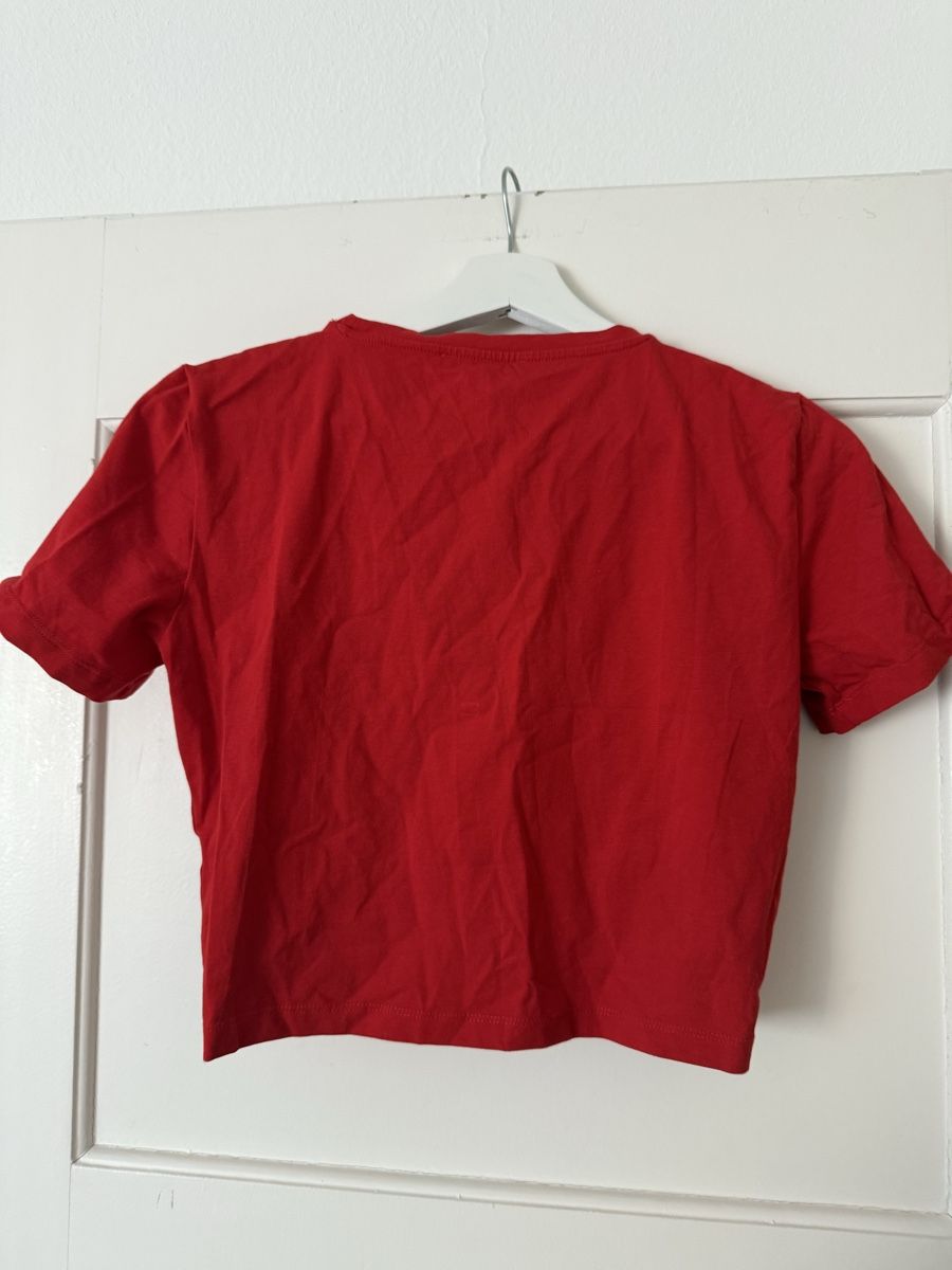 Zara Tops: ZARA red cropped t-shirt size M casual basic – Gebraucht aus Zürich von aar_9mtz 1