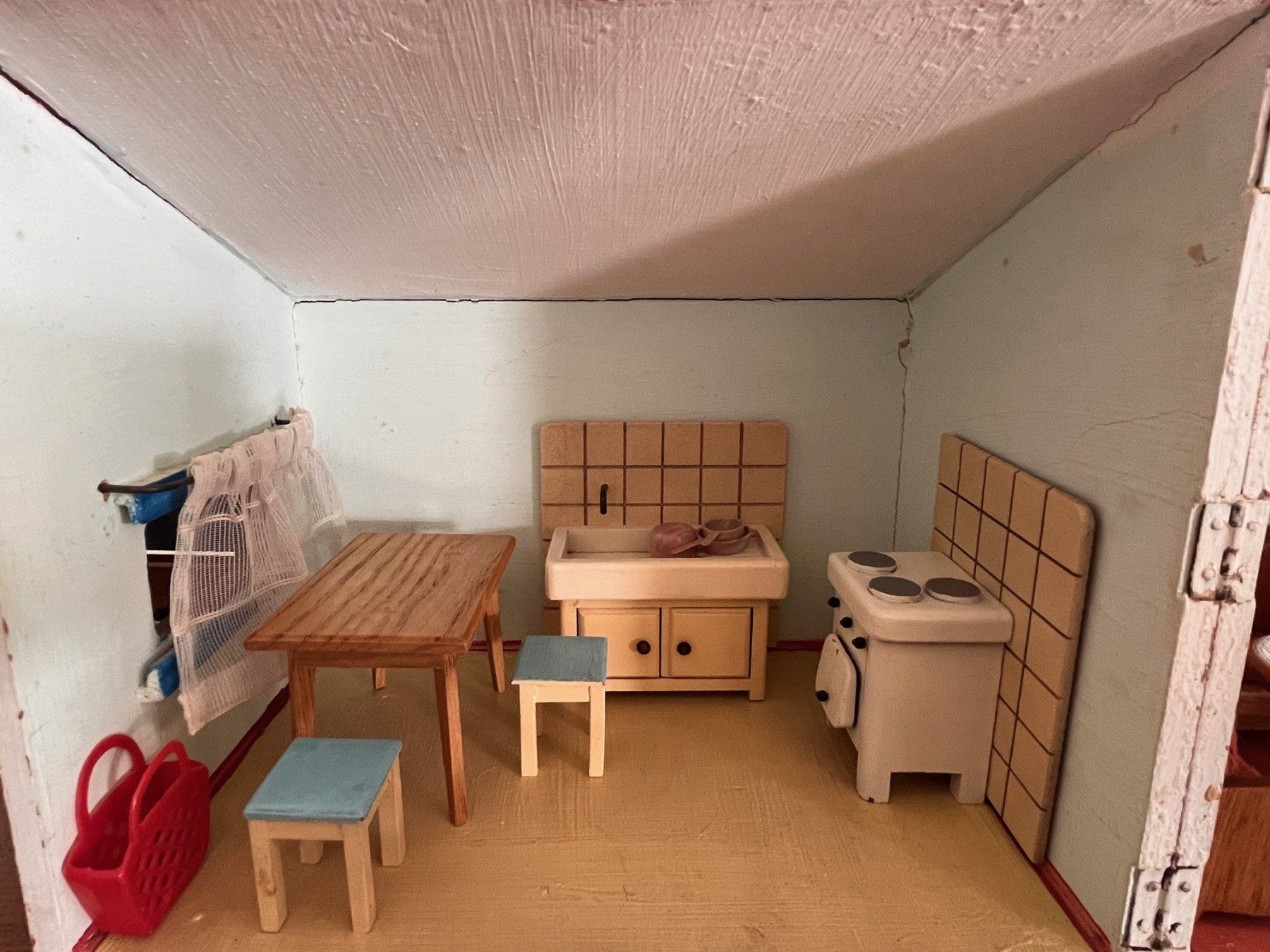 Case e mobili per bambole: Wunderschönes, antikes Puppenhaus – Usato da Zürich venduto da Ache 5