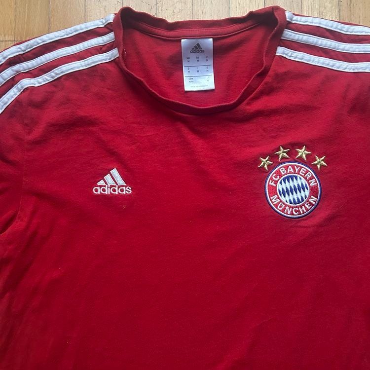 Canottiere & Pantaloni: Fc Bayern T-Shirt – Usato da Villars-sur-Glâne venduto da Mark_988 1