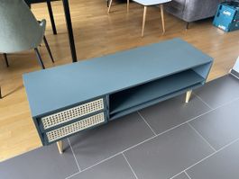 TV-Möbel / Sideboard im Skandi-Stil mit Rattangeflecht
