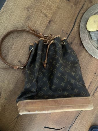 Louis Vuitton Noe Monogram Beuteltasche lederbraun Grösse 27
