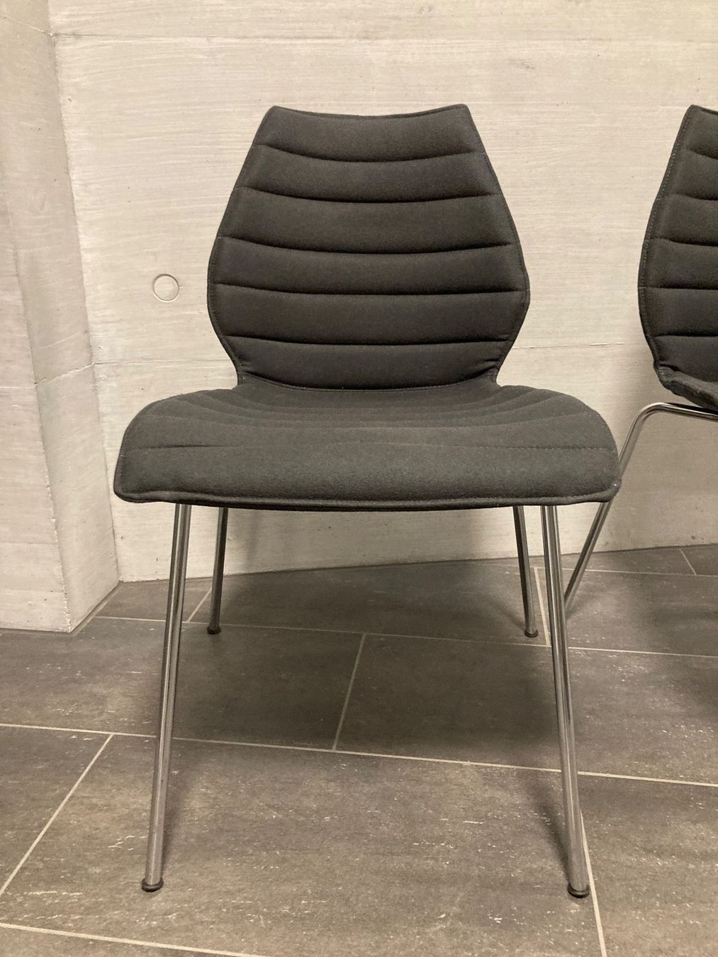 Stühle: 4 x Design Stühle Stoff dunkelgrau, Chrombeine – Gebraucht aus Luzern von Aura13 1