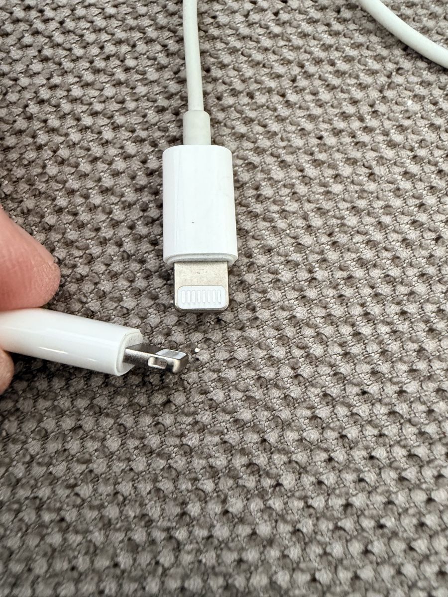 Apple Ladegeräte: Auricolari Apple con cavo Lightning, bianchi – Gebraucht aus Lugano von can_xdd8 3