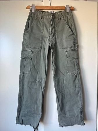 Olivgrüne Cargo Jeans Damen Herbst Y2K