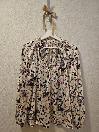 Luftige Sommer Bluse mit Blumenmuster, Grösse 38