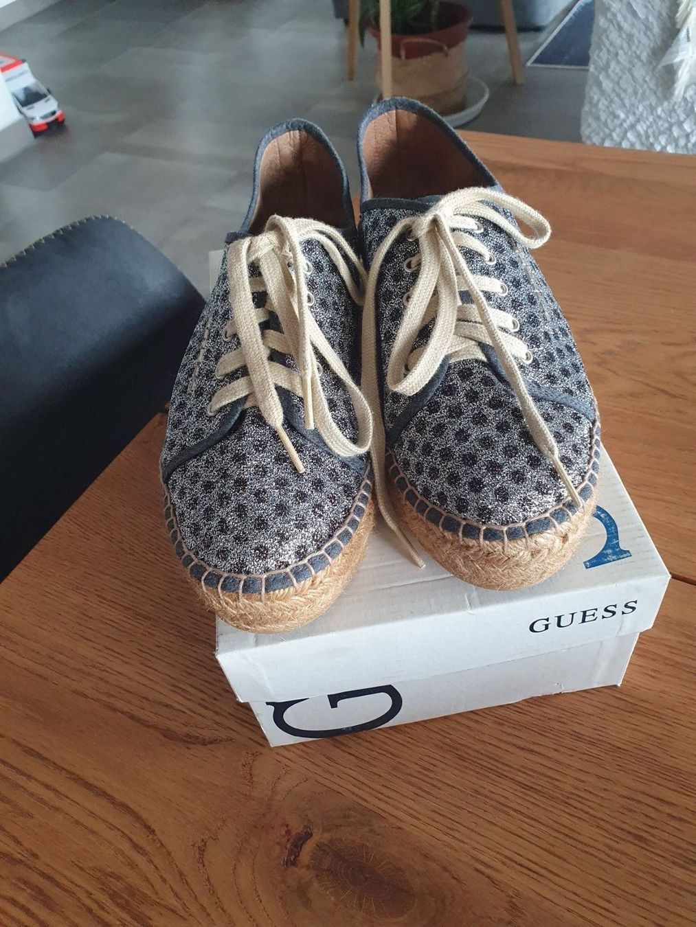 Guess Scarpe da donna: Espadrilles avec lacets Guess taille 39 – Usato da Cheseaux sur Lausanne venduto da pan_skd5 3